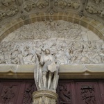 I love detail! what an entrance