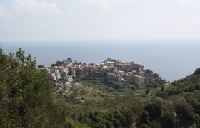 Deliciously Hot Cinque Terre Walk