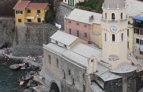 Deliciously Hot Cinque Terre Walk