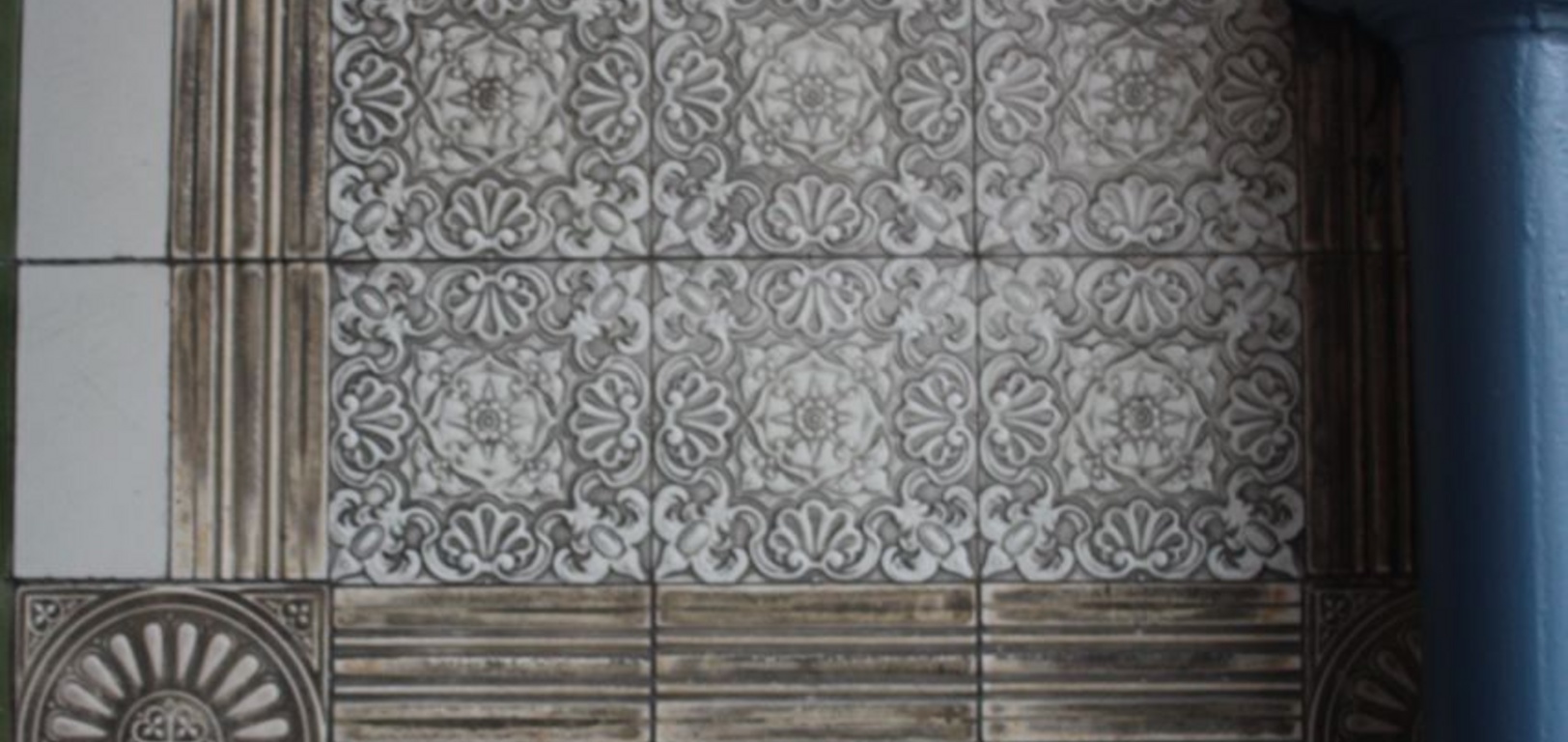 Mountgrove Road tiled entrance