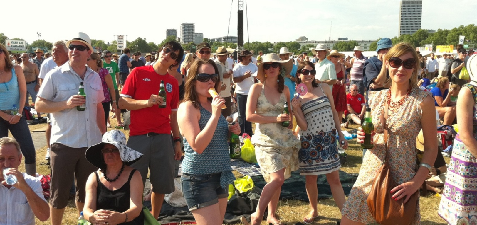 Paul McCartney Sunday concert, Jess, Anna & Gini, 2010