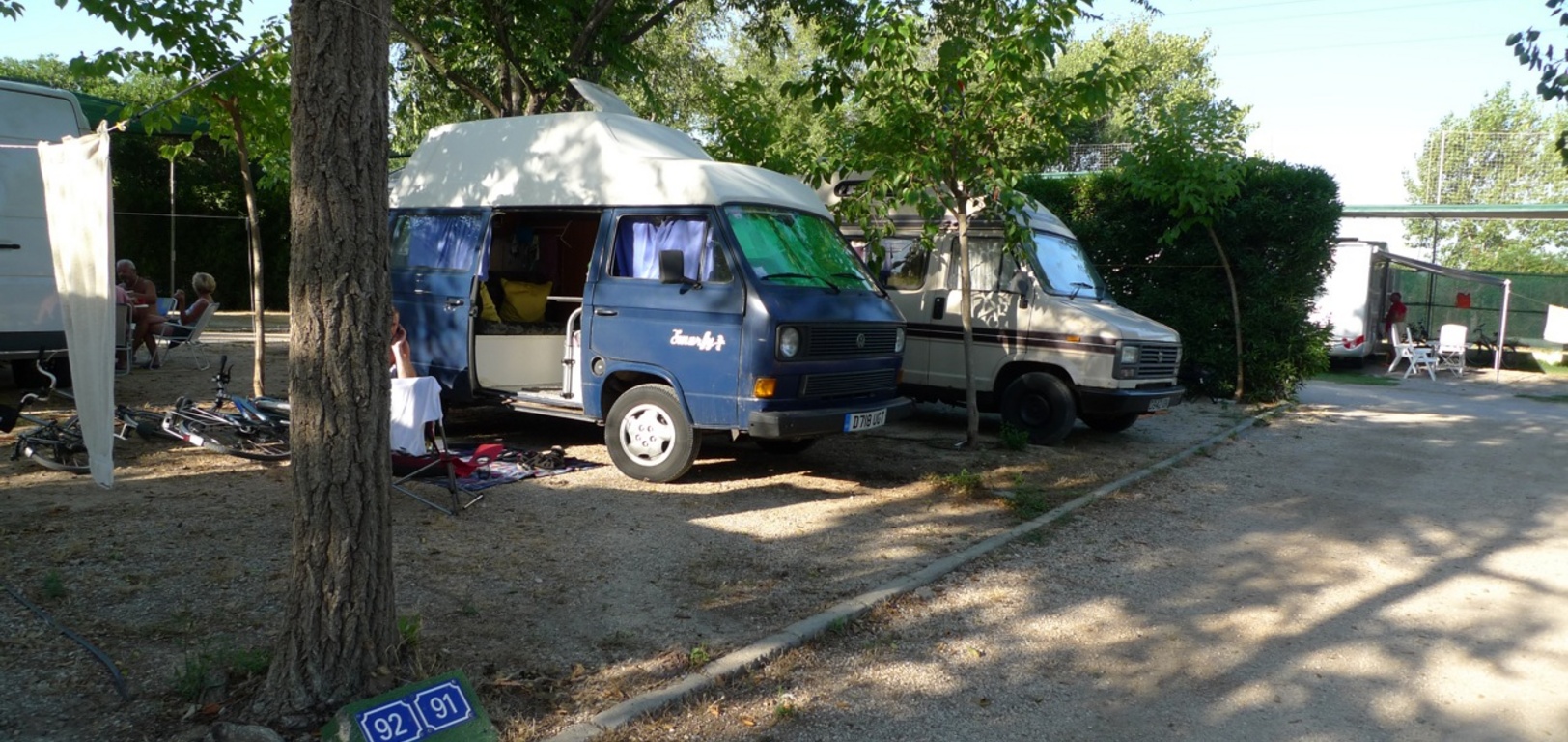 Valencia camping ground - surrounded by kiwis and Aussies in their homes