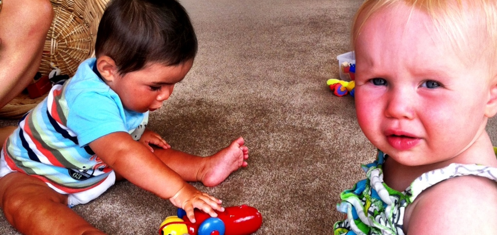 Olive plays with Louis (5months her junior but the same size) and leece at Anna's lovely new home!