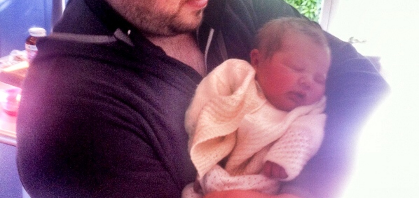 Lana, Nige and Anthony came to meet Iris and have a play date with Olive. Thanks for the Moses basket guys! So handy.
