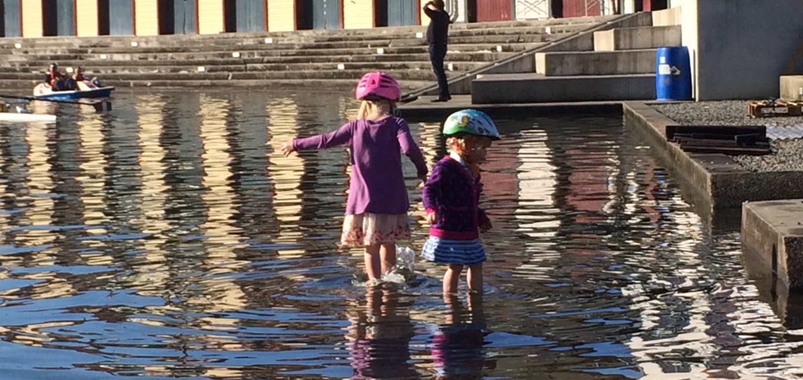 A lovely scroll along the waterfront, olive practicing on the big scooter and iris really getting the hang of the little scooter before lunch at the crab shack with the grandies.