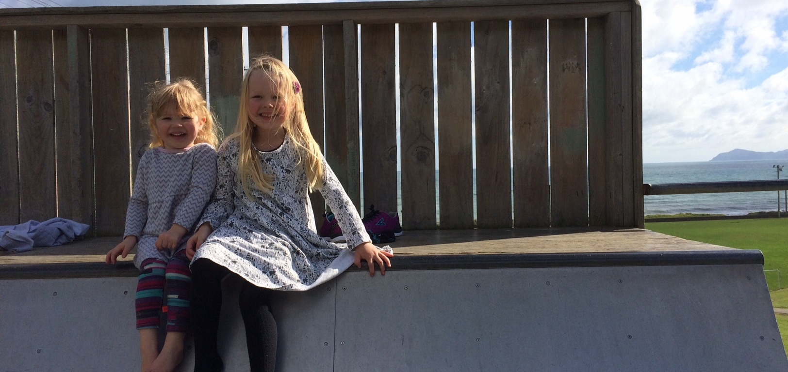 A visit up the coast to catchup with nat & Anna and kids and to see paper shaper show and playground action.