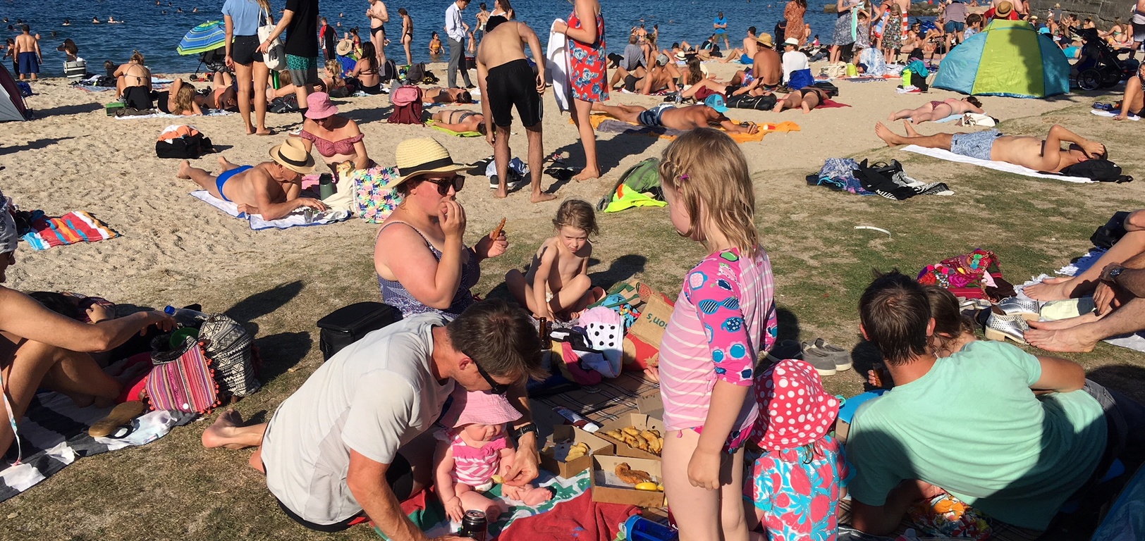 A cracker of a day. It reached 35 degrees in our deck. We hit Khandallah pool (so warm even Juni got in) and then oriental bay for a dinner & dip. It's meant to reach a low of 19 tonight!