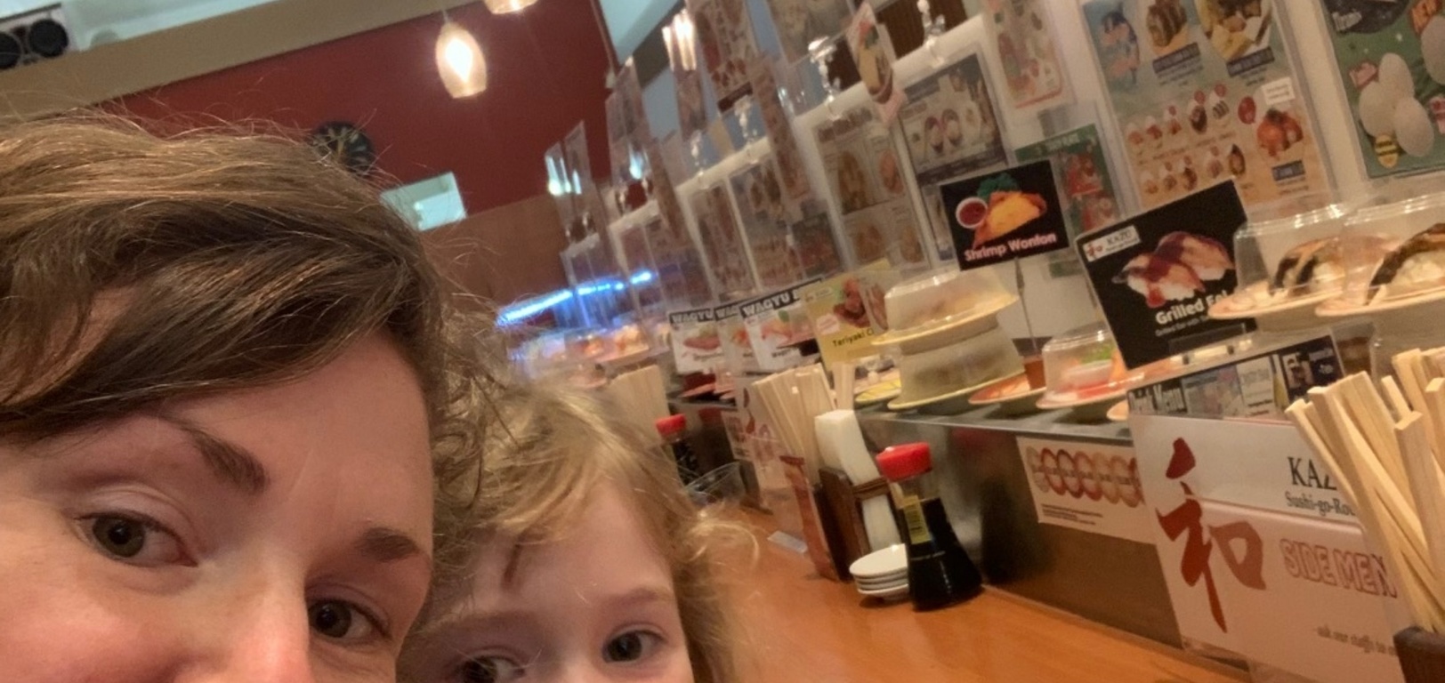Mama lunch date with iris. Sushi train!