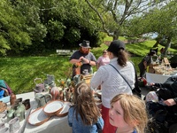 A cheeky visit to ceramicos exhibition and pottery market. Girls had fun collecting the fallen petals around the gardens and we did some pond research.