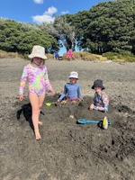 A wandering into the cute raglan town and onto the wharf area for a smoothie. Relaxed the avo away at the beach.